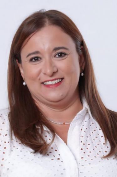 Cla&uacute;dia Correia